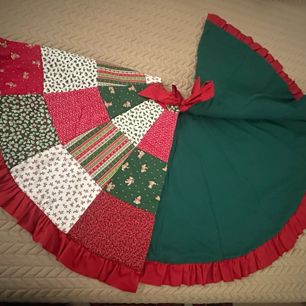 Festive Patchwork Tree Skirt - Picture 7 of 11